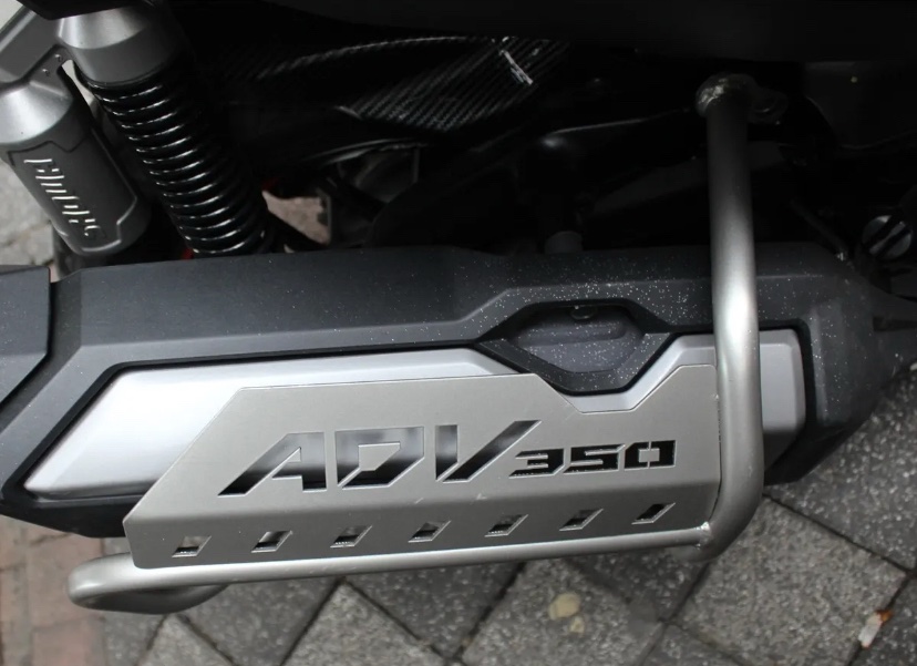 Mototim HONDA ADV 350 uyumlu gri renk egsoz koruma demiri. 2023-2024 - Görsel 4